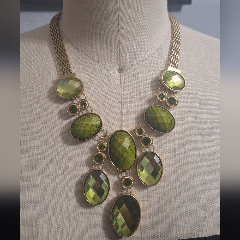 Elegant Goldtone and Green Glass Cabachon Statement Necklace.